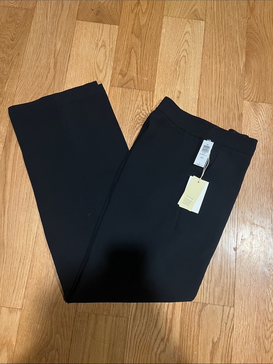 Aritzia Pants - Aritzia NWT Wilfred Alanya Pants in Crepette - Black